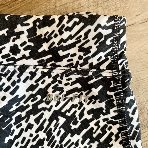 🌺 Nike Dri Fit Pronto Essential Tight Crop Compression Running Leggings Size M - Picture 6 of 12